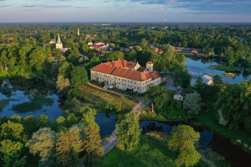Dundagas pils no putna lidojuma